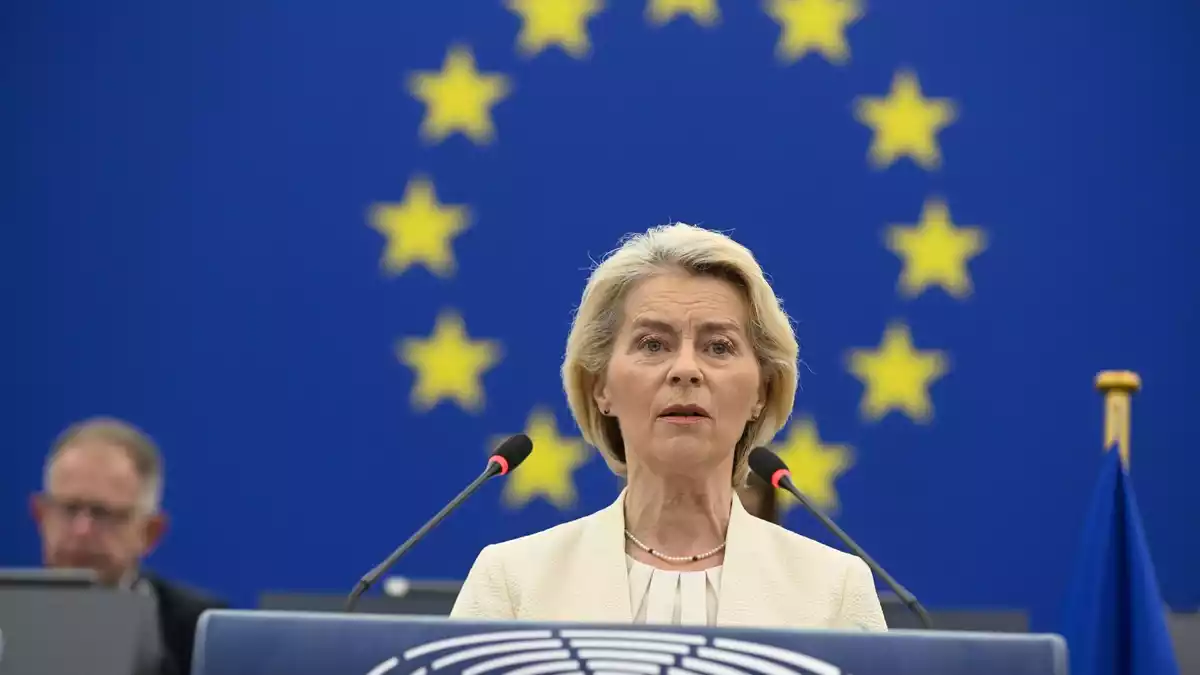 Die Präsidentin der Europäischen Kommission, Ursula von der Leyen, gratulierte dem Handelskommissar zum verhandelten Abkommen. (Archivbild) - Bild: Pascal Bastien/AP/dpa