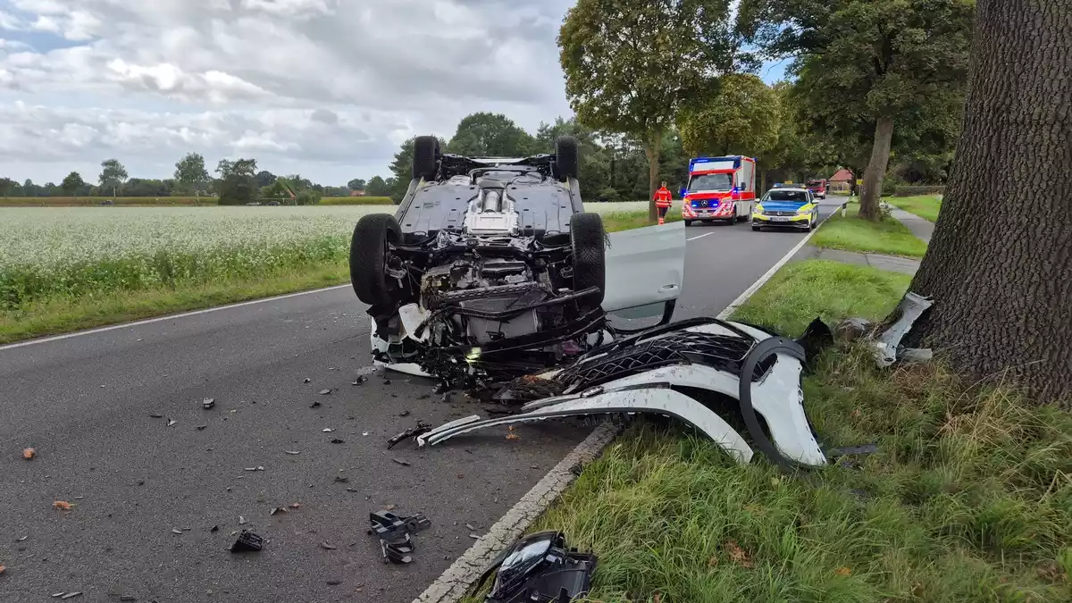 POL-ROW: ++Verkehrsunfall auf der B 71++Mopedfahrer bei Verkehrsunfall schwer verletzt++Verkehrsunfall mit hohem Sachschaden++ Wechselrichter gestohlen++Gebäude mit Farbe besprüht++ - Bild: presseportal.de