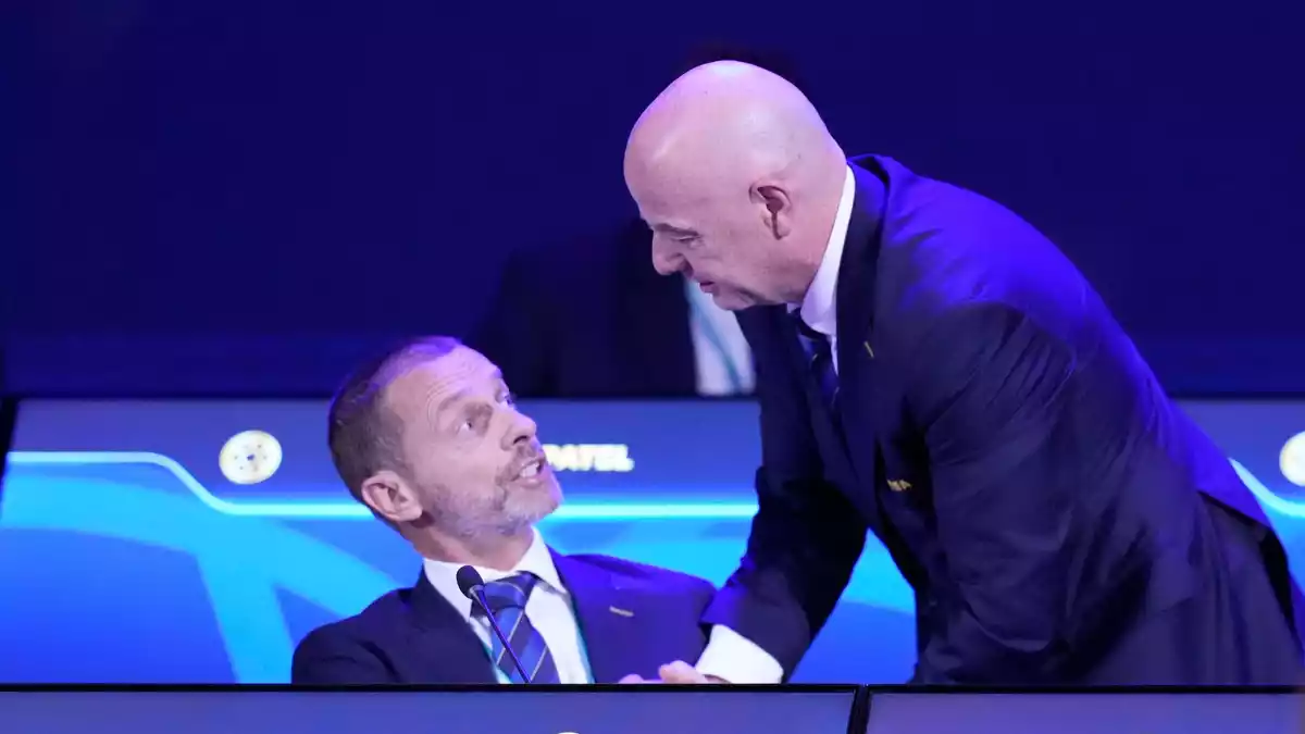 UEFA-Chef Ceferin ist der große Gegenspieler von FIFA-Boss Infantino. (Archivbild)  - Bild: Fernando Calistro/AP/dpa