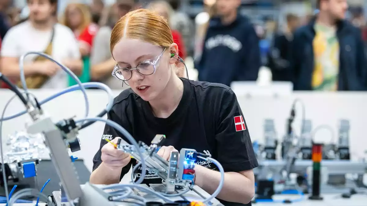 EuroSkills Düsseldorf 2027: Ein Jahr bis zur Europameisterschaft der Berufe / Europas größte Veranstaltung für berufliche Bildung startet ins Countdownjahr und Mhoch4 unterstützt die Kommunikation - Bild: presseportal.de