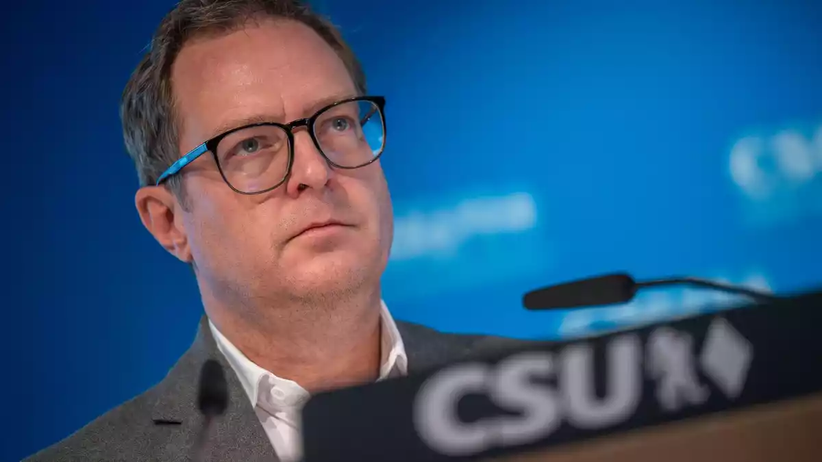 Der CSU-Generalsekretär Martin Huber dringt wie Bundeskanzler Merz auf schnelle Umsetzung der Koalitionsbeschlüsse. (Archivbild) - Bild: Peter Kneffel/dpa
