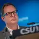 Der CSU-Generalsekretär Martin Huber dringt wie Bundeskanzler Merz auf schnelle Umsetzung der Koalitionsbeschlüsse. (Archivbild) - Bild: Peter Kneffel/dpa