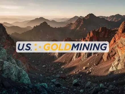 Abstrakte Darstellung einer rauen, goldhaltigen Berglandschaft in der goldenen Stunde. - Foto: über boerse-global.de