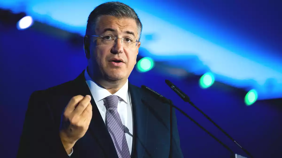 EU-Verkehrskommissar Tzitzikostas fordert auf der Innotrans eine einheitliche Ticketvermarktung für Reisen quer durch Europa. - Bild: Christophe Gateau/dpa
