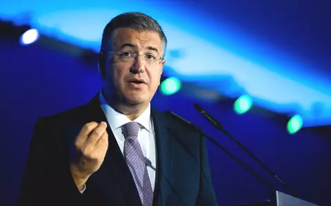 EU-Verkehrskommissar Tzitzikostas fordert auf der Innotrans eine einheitliche Ticketvermarktung für Reisen quer durch Europa. - Foto: Christophe Gateau/dpa