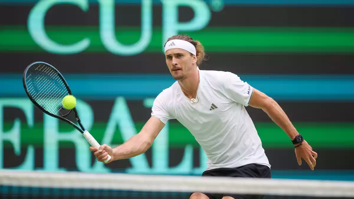 Alexander Zverev will bei der Davis-Cup-Endrunde dabei sein. - Bild: Christoph Reichwein/dpa