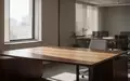 Ein minimalistischer, leerer Schreibtisch in einem hellen, modernen Bürogebäude bei Tageslicht. - Foto: über boerse-global.de