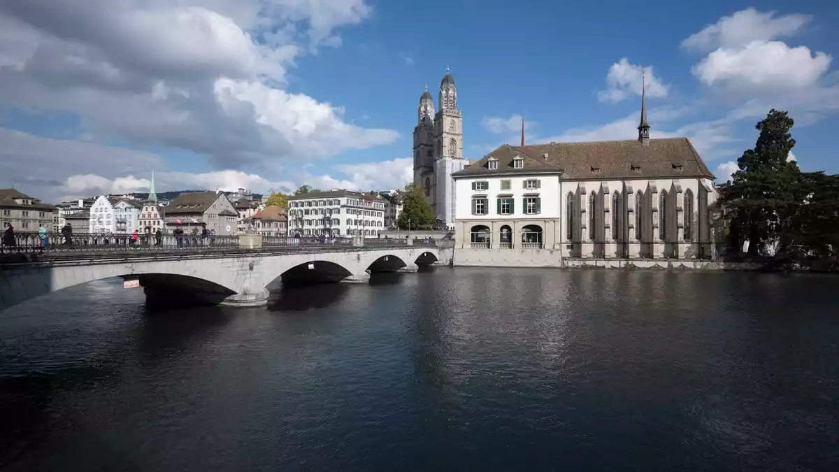 In Zürich ist das Risiko einer Immobilienblase aktuell am höchsten (Archivbild) - Bild: Marijan Murat/dpa