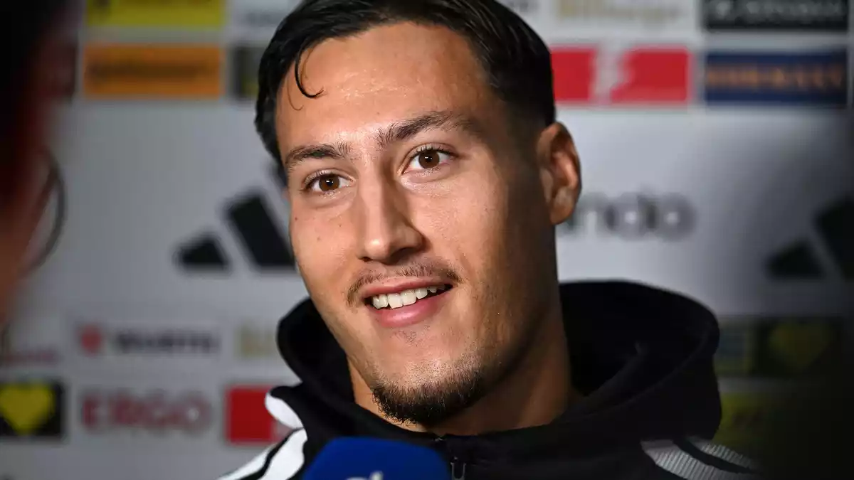 «Wenn Kloppo dich anruft, muss man hingehen.» Younes Ebnoutalib hat sich als Fußballer für Deutschland entschieden.  - Bild: Federico Gambarini/dpa