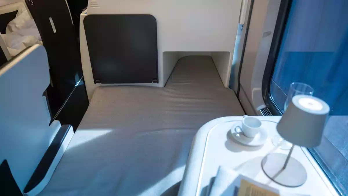 Ab März 2027 will das Start-up Nox eine neue Nachtzugverbindung von Hamburg nach München anbieten - mit Einzel- und Doppelabteilen. - Bild: Christophe Gateau/dpa