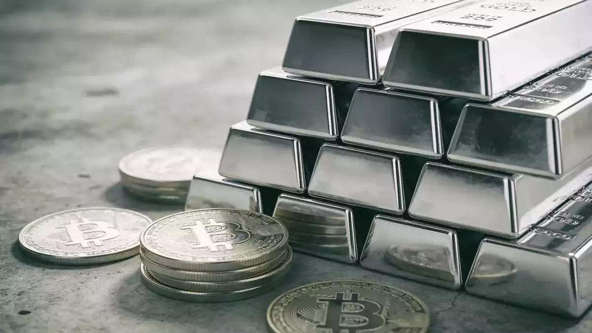 Silver Slips as Fed Officials Signal More Rate Hikes Ahead