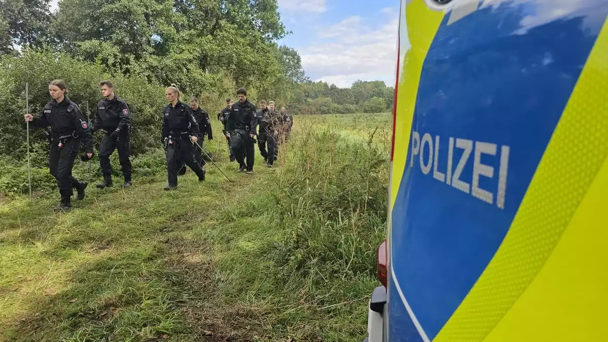 Bei der Spurensuche am Fundort der Drohne soll eine verdächtige Substanz gefunden worden sein. (Archivbild) - Bild: str/dpa