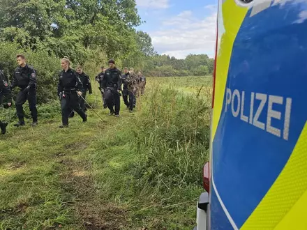 Bei der Spurensuche am Fundort der Drohne soll eine verdächtige Substanz gefunden worden sein. (Archivbild) - Foto: str/dpa