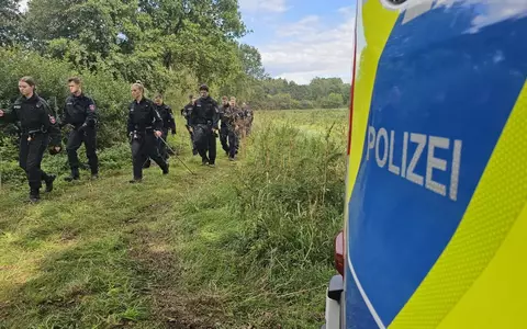 Bei der Spurensuche am Fundort der Drohne soll eine verdächtige Substanz gefunden worden sein. (Archivbild) - Foto: str/dpa