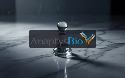 Abstrakte Darstellung eines stagnierenden Finanzmarktes mit einer einzelnen Spielfigur auf einer Marmoroberfläche. - Foto: über boerse-global.de