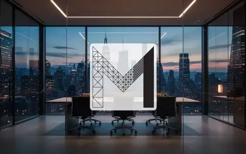Modernes, minimalistisches Büro mit Blick auf ein Finanzviertel bei Dämmerung, symbolisiert unternehmerische Führung. - Foto: über boerse-global.de