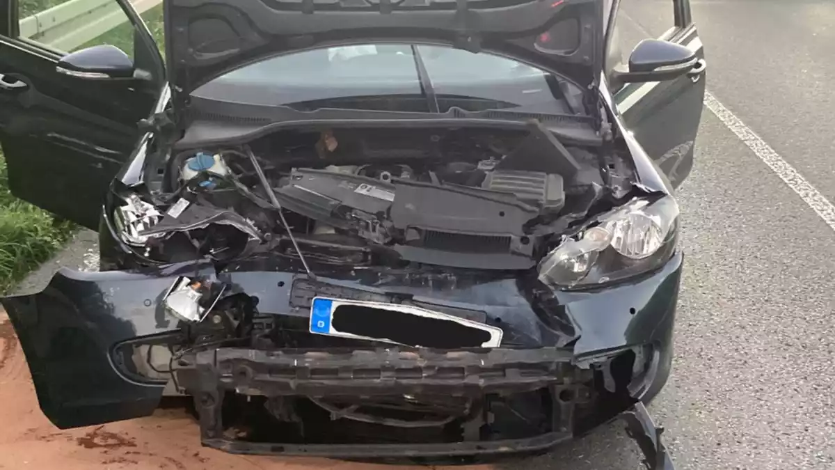 FW Paderborn: Verkehrsunfall mit zwei Pkw auf der B64 - Bild: presseportal.de