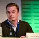 Stark-Defence-Manager Josef Kranawetvogl auf einem Podium der Rüstungsmesse Eudex. - Bild: Wolf von Dewitz/dpa