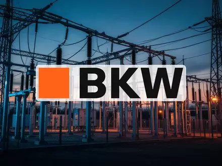 Moderne elektrische Umspannstation in der Dämmerung als Symbol für den Energiesektor unter Marktdruck. - Foto: über boerse-global.de