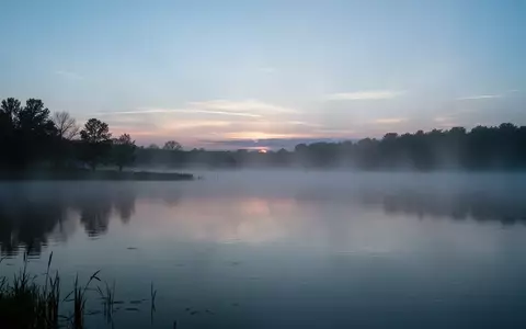 Symbolbild: ruhiger See bei Sonnenaufgang - Foto: über boerse-global.de