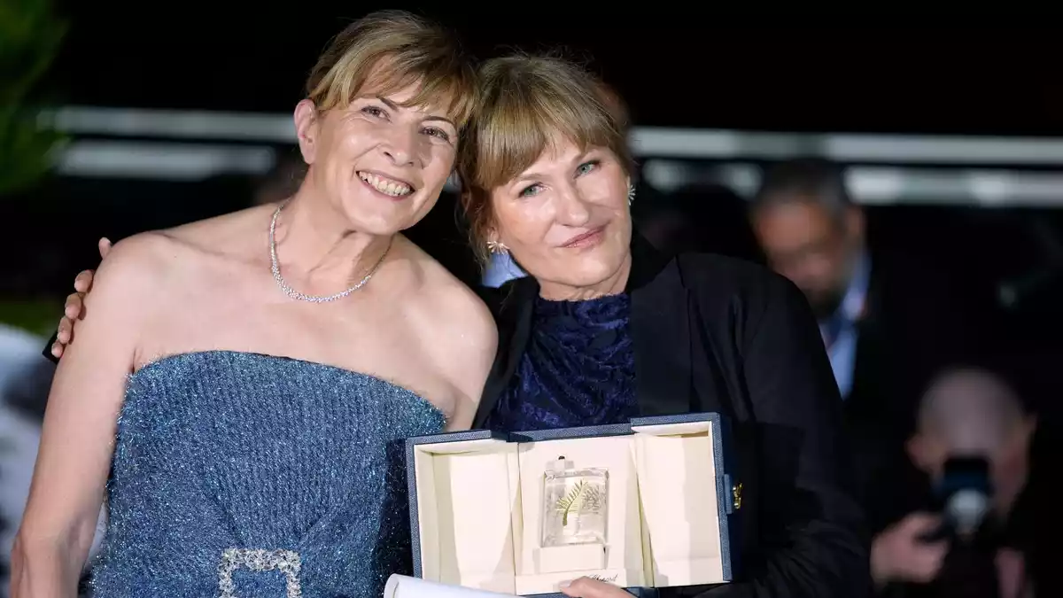 Hauptdarstellerin Jana Radewa (l) und die Regisseurin Valeska Grisebach in Cannes. (Archivbild) - Bild: John Locher/Invision/AP/dpa