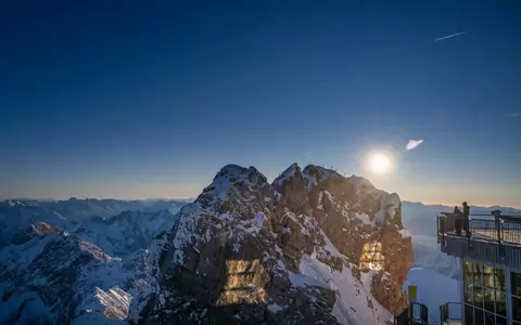 An der Zugspitze gab es einen großen Felssturz. (Archivbild) - Foto: Peter Kneffel/dpa