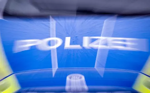 Seit dem frühen Morgen werden in ganz Berlin Razzien wegen des Verdachts auf illegalen Schusswaffenhandel durchgeführt. (Symbolbild) - Foto: Soeren Stache/dpa