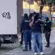 Bei den Razzien sind auch Spezialkräfte der Polizei im Einsatz. - Bild: Sven Kaueler/dpa