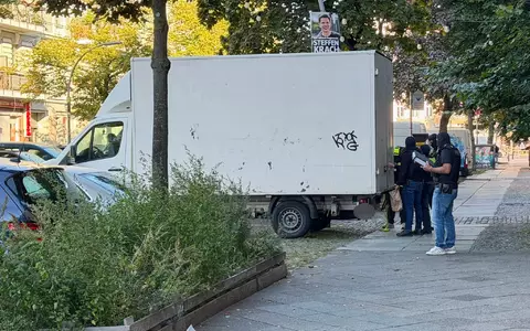 Seit dem frĂĽhen Morgen werden in ganz Berlin Razzien wegen des Verdachts auf illegalen Schusswaffenhandel durchgefĂĽhrt. (Symbolbild) - Foto: Sven Kaueler/dpa