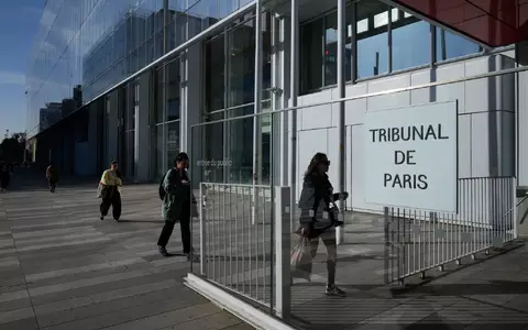 In Paris wird zu heimlichen Aufnahmen mit Smart Glasses ermittelt. (Archivbild) - Foto: Michel Euler/AP/dpa