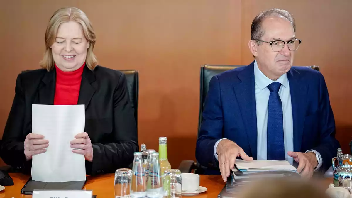 Die verantwortlichen Minister für den Aktuinsplan: Bas und Dobrindt. - Bild: Kay Nietfeld/dpa