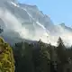 Das Gestein auf der Zugspitze wird vom Permafrost zusammengehalten. Taut dieser auf, fehlt der «Kleber». - Bild: Dominik Bartl/dpa