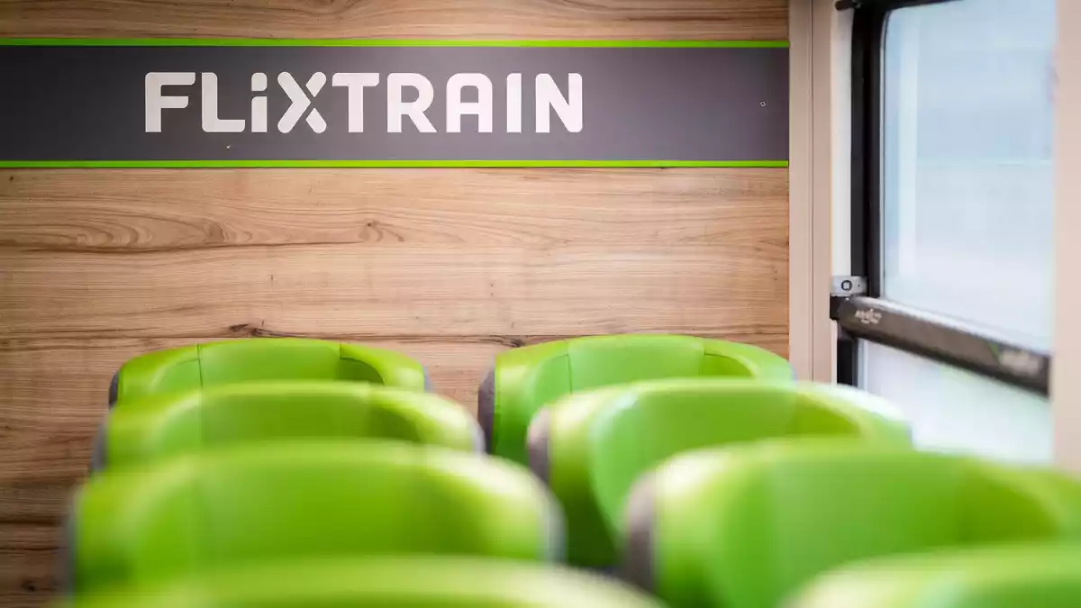 Flixtrain will ab 2028 im Fernverkehr in Deutschland deutlich expandieren. (Archivbild) - Bild: Christoph Schmidt/dpa