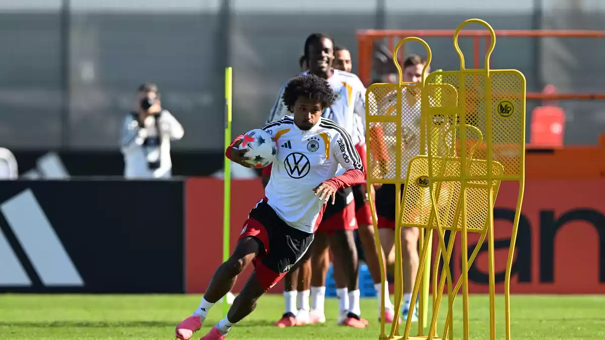 Sein Tempo passt ideal zum Klopp-Fußball: Karim Adeyemi. - Bild: Federico Gambarini/dpa