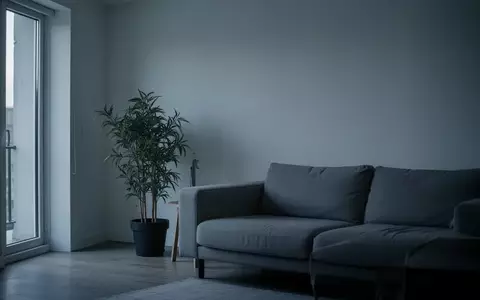 Symbolbild: helles, minimalistisch eingerichtetes Wohnzimmer - Foto: über boerse-global.de