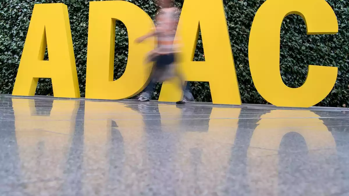 Der ADAC beklagt «krasse Preissprünge». - Bild: Peter Kneffel/dpa