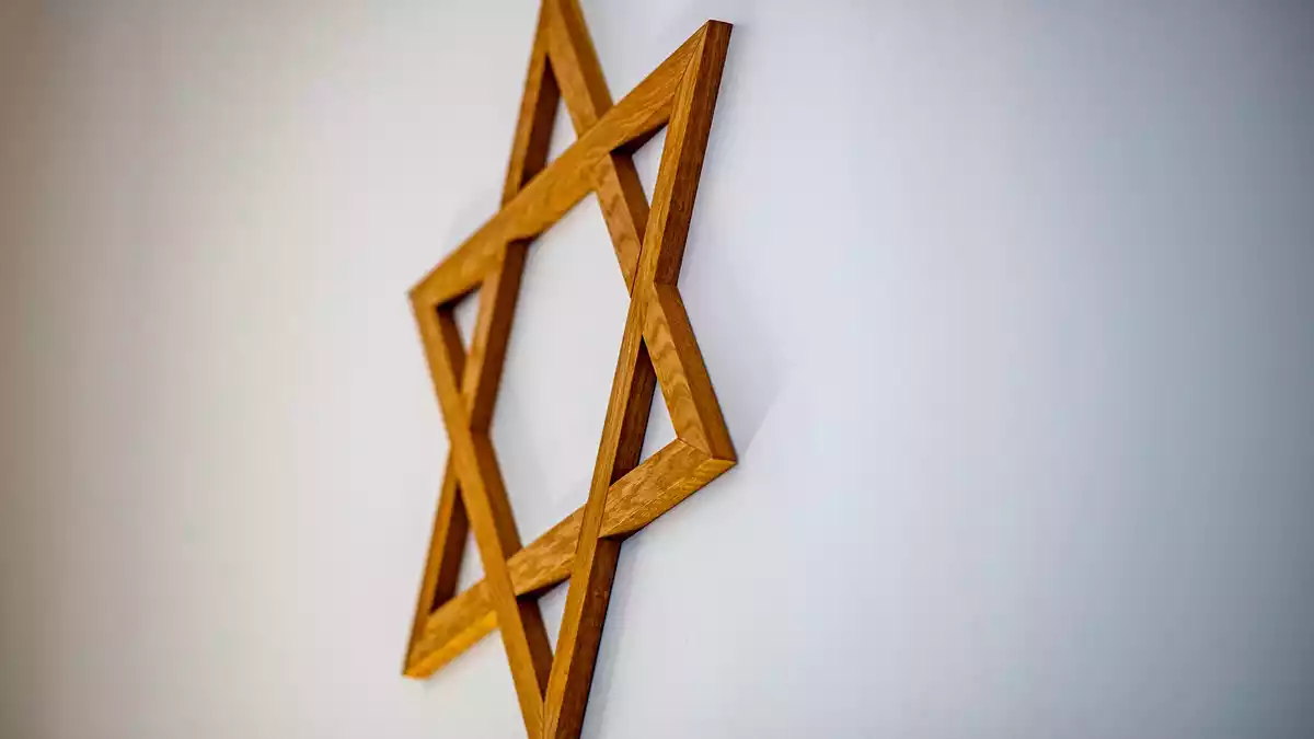 Der Zentralrat der Juden fürchtet um das jüdische Leben in Deutschland. (Symbolbild) - Bild: David Inderlied/dpa