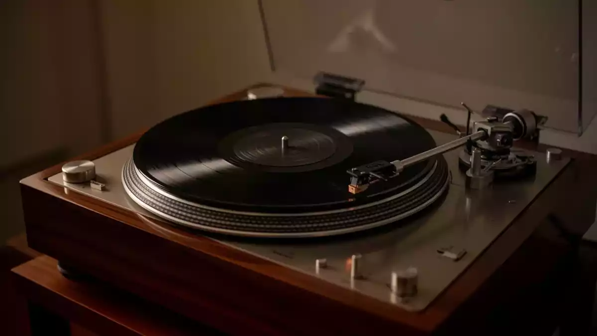 Slow Listening in Köln: Gemeinsames Albumhören schafft Raum für Ruhe