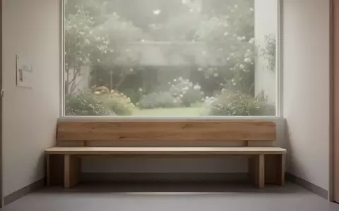 Ein leerer, minimalistischer Wartebereich in einer Kinderklinik mit einer Holzbank und sanftem Tageslicht. - Foto: über boerse-global.de