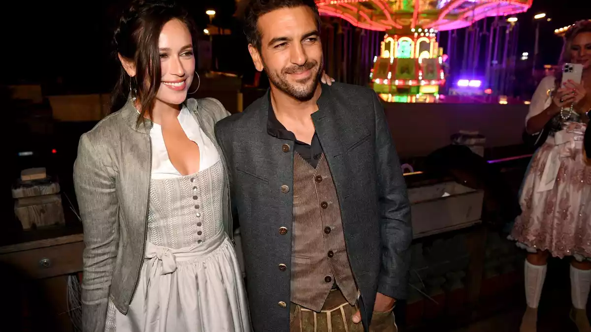 Waren 2022 noch gemeinsam auf dem Oktoberfest unterwegs: Elyas M'Barek und seine Frau Jessica. (Archivbild) - Bild: Felix Hörhager/dpa