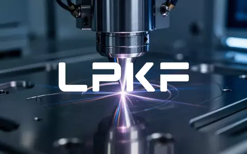Hochpräzise Lasertechnik in einer industriellen Reinraumumgebung mit stimmungsvoller Beleuchtung. - Foto: über boerse-global.de