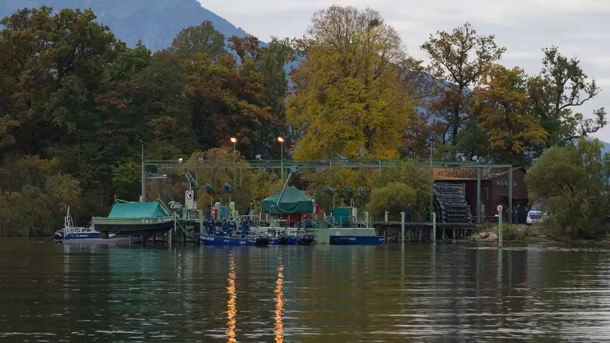 THW Bayern: THW übt Ölwehr am Chiemsee - Bild: presseportal.de
