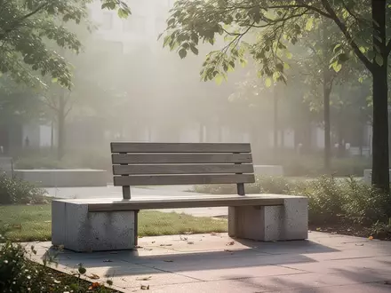 Eine leere Parkbank in einem sonnendurchfluteten, ruhigen Stadtgarten. - Foto: über boerse-global.de