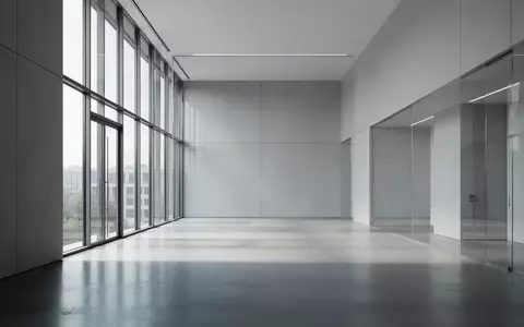 Ein minimalistischer, moderner Innenraum eines Bürogebäudes mit klaren Linien und natürlichem Licht, das für Ordnung und Struktur steht. - Foto: über boerse-global.de