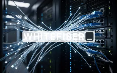 Abstrakte Darstellung moderner Glasfaserinfrastruktur und Hochgeschwindigkeits-Datenübertragung in einem Serverraum. - Foto: über boerse-global.de