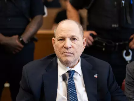Ein New Yorker Gericht hat in einem neu aufgerollten Prozess gegen Harvey Weinstein das Strafmaß verkündet. (Archivbild)  - Foto: Adam Gray/POOL Bloomberg/AP/dpa