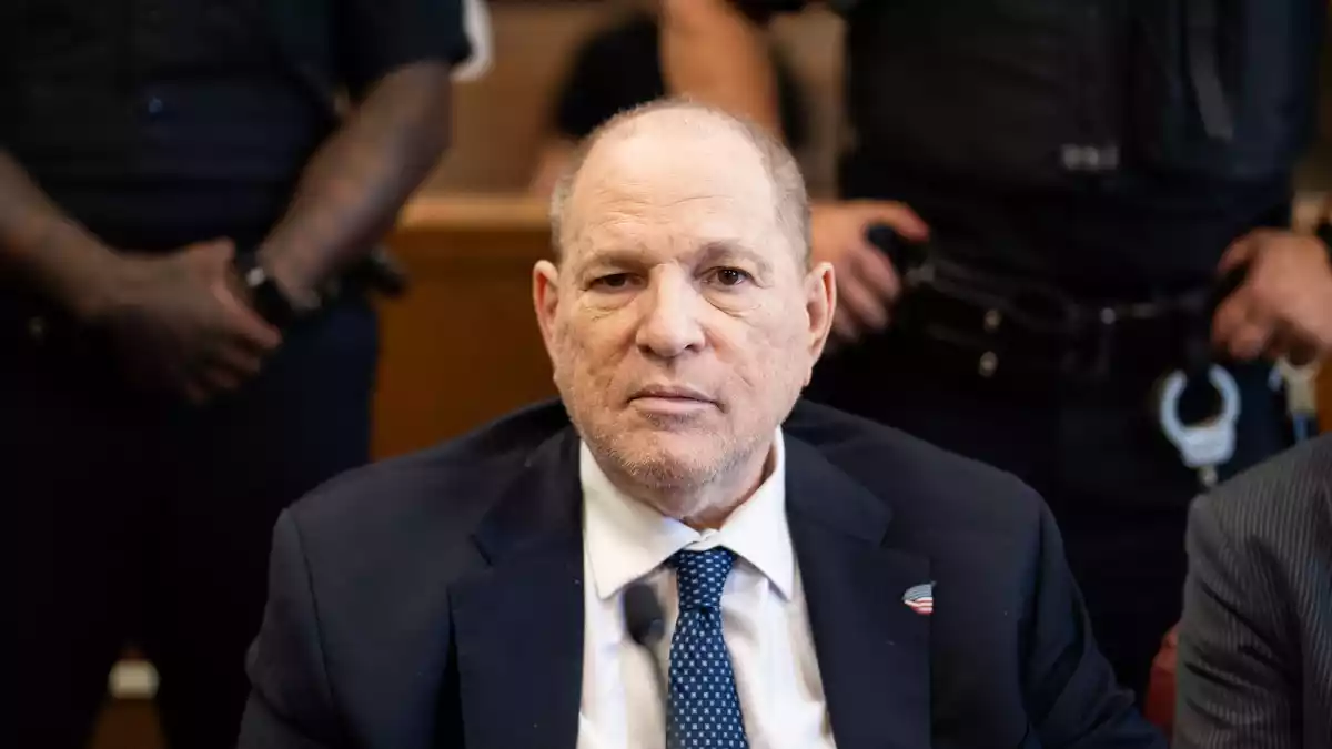 Ein New Yorker Gericht hat im neu aufgerollten Prozess gegen Harvey Weinstein das Strafmaß verkündet. (Archiv)  - Bild: Adam Gray/POOL Bloomberg/AP/dpa