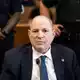 Ein New Yorker Gericht hat im neu aufgerollten Prozess gegen Harvey Weinstein das Strafmaß verkündet. (Archiv)  - Bild: Adam Gray/POOL Bloomberg/AP/dpa