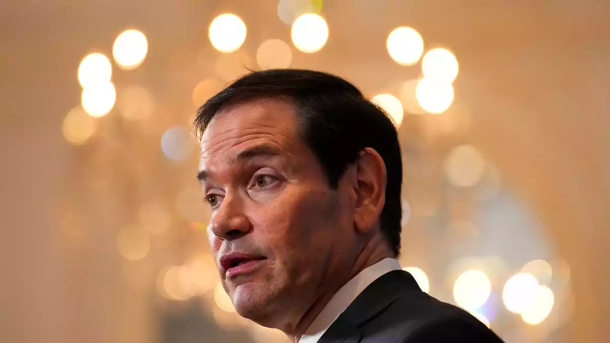 Den USA bereitet eine mögliche Ausweitung des Ukraine-Kriegs auf andere Regionen Sorgen - sagt Außenminister Rubio.  - Bild: Yuki Iwamura/AP/dpa