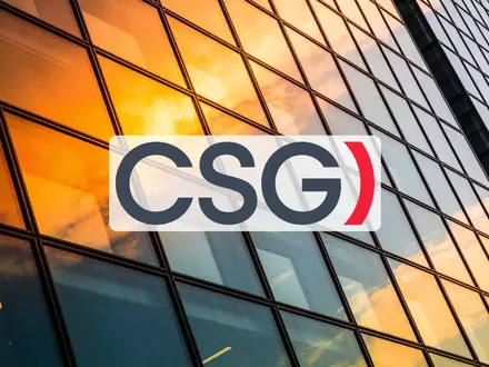 Abstrakte Darstellung einer modernen Glasfassade bei Sonnenaufgang als Symbol für positives Marktwachstum. - Foto: über boerse-global.de